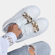 Die besten weißen Sneaker mit Plateau