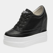 Schwarze Plateau-Schuh-Sneaker
