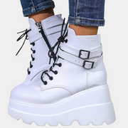 Klobige weiße Plateau-Boots
