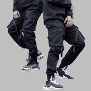 Schwarze Premium-Hose mit Bündchen und vielen Taschen