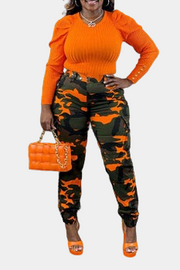 Pantalones cargo de camuflaje naranja