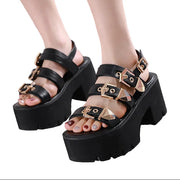 Sandalias con hebilla dorada Y2K
