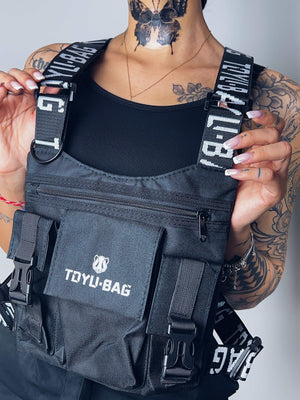 What is a Chest Bag? Exploring the Fusion of Functionality and Style