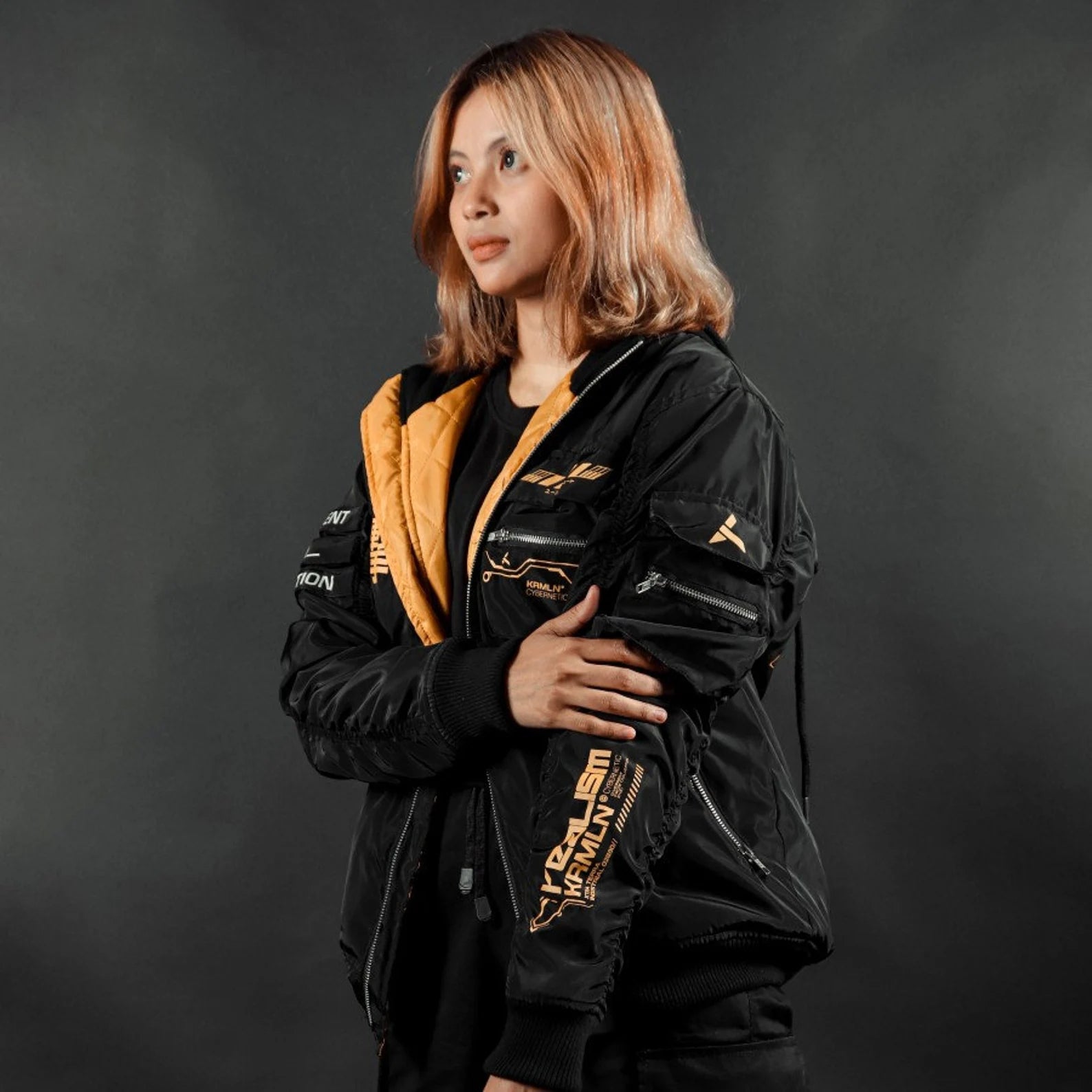 Tech Glam Ropa Techwear para mujeres: empoderamiento a través de la moda futurista