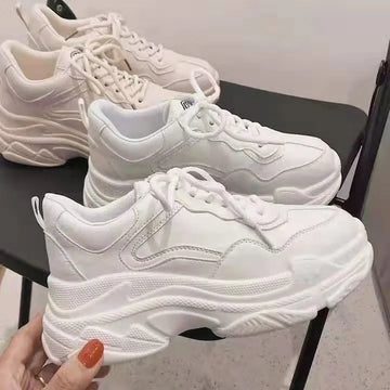 What to wear with white platform sneakers ?