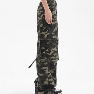 Baggy cargo camo pants