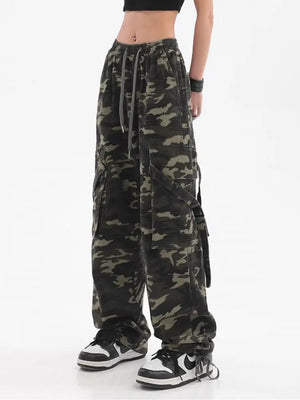 Baggy cargo camo pants