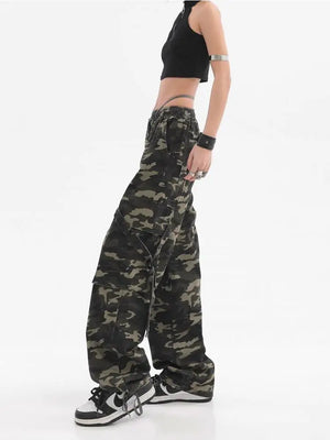 Baggy cargo camo pants