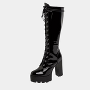 Schwarze Schnürstiefel mit Absatz