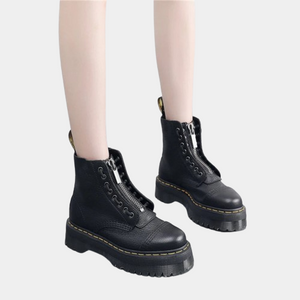 Botas negras con cordones y plataforma