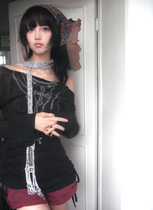 Black long sleeved crop top