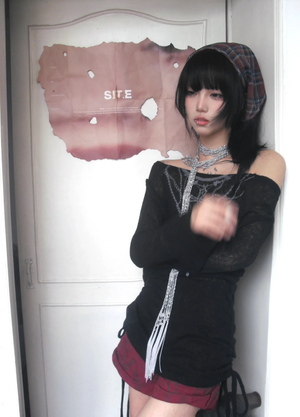 Black long sleeved crop top