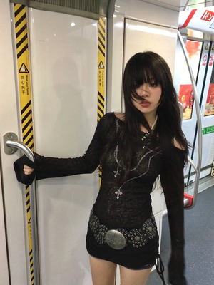 Black long sleeved crop top