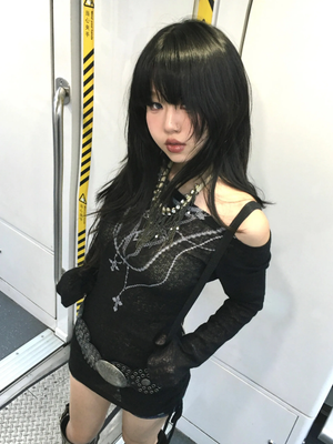 Black long sleeved crop top