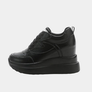 Schwarze Plateau-Sneaker mit Schnürung