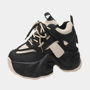 Schwarze Plateau-Sneaker mit verstecktem Absatz