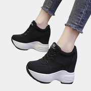 Schwarze Plateau-Sneaker Outfit