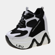 Schwarze Plateau-Trainer-Sneaker