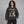 Y2K-hoodie med katmonster – båret af en kvinde