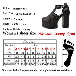 Sandalias negras con tacones gruesos