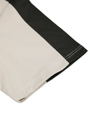 Detail of the sleeve on the Light Gray with Dark Gray t-shirt, contrast seam between the two colors