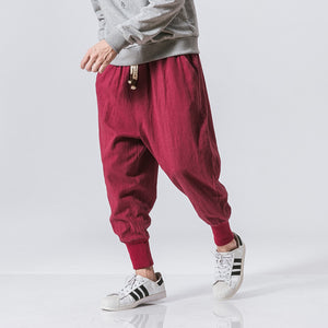 Pantaloni harem scurți din in, roșii, model cu adidași în dungi, manșete striate la glezne și talie cu șnur