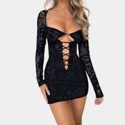 Vestido con aberturas y mangas largas 
