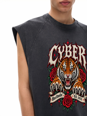 Top na ramiączkach Tiger w stylu Y2K, kolor sprany czarny, detal z przodu z oryginalnym nadrukiem tygrysa wyrównanym z linią torsu