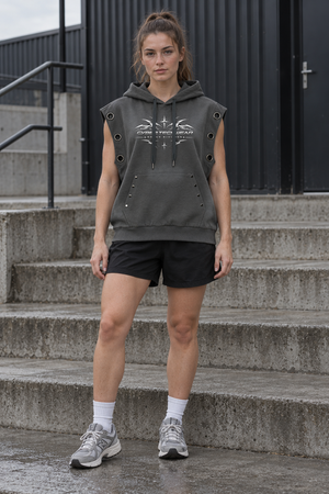 Mørkegrå Y2K-muskelskjorte med hette og grafisk motiv, forside med originalt CYBER TECHWEAR NEXUS DIVISION-motiv