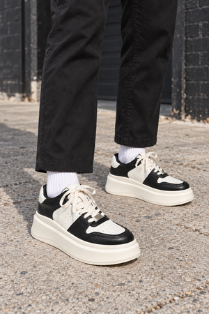 Białe sneakersy na platformie Metal