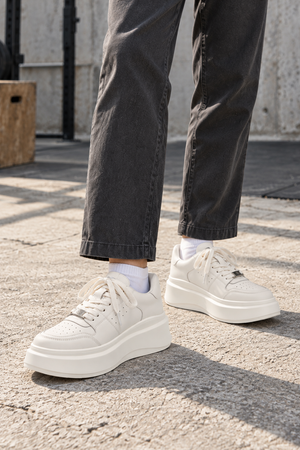 Białe sneakersy na platformie Metal