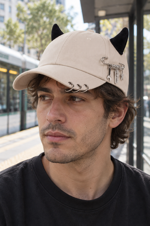 Gorra de Béisbol con Anillos y Cuernos
