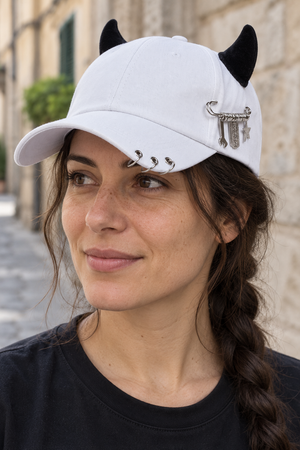 Gorra de Béisbol con Anillos y Cuernos