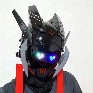 Hełm cyberpunk z czterokolorowym ekranem, ekran A z tęczowymi sercami w oczach, szare ostrza i czerwone wstążki