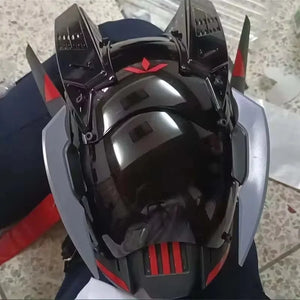 Four Colour Screen Cyberpunk Helmet valgustamata, pealtvaade ventileeritud kõrvaplaatidele ja punastele suuribadele