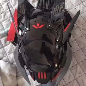 Four Colour Screen Cyberpunk Helmet valgustamata, tikitud katte peal, näha punane embleem ja labad