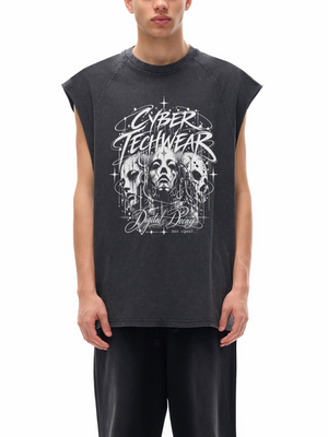 Goth Mask Y2K-tanktop, originalt studiebillede af model forfra med hvidt maskeprint