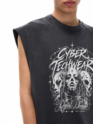 Goth Mask Y2K-tanktop, detalje af brystet, hvid grafik placeret under kraven