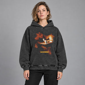 Y2K-hoodie i kraftigt bomuld – båret af en kvinde