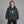 Hiphop Y2K-pullover-hoodie – båret af en kvinde
