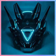 Isblå cyberpunk-hjelm