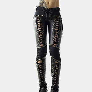 Pantalon découpé en similicuir