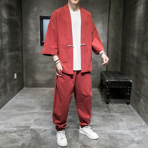 Ensemble kimono homme en mélange de lin rouge bordeaux, veste kimono manches trois quarts à brandebourg et pantalon court