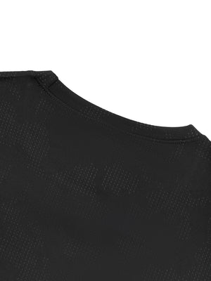 Back neckline of the black slim fit gym shirt, clean collar seam and checked jacquard mesh knit