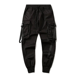 Pantalones cargo negros con múltiples bolsillos