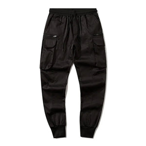 Pantalón negro cómodo con múltiples bolsillos