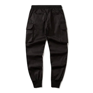 Pantalón negro cómodo con múltiples bolsillos