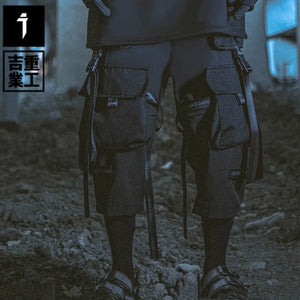 Pantalón negro premium con múltiples bolsillos y diseño patchwork