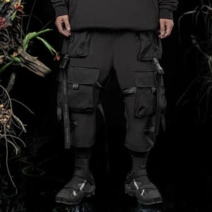 Pantalón negro premium con múltiples bolsillos y diseño patchwork