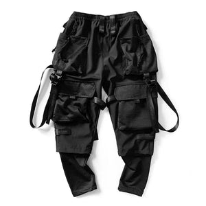 Pantalón negro premium con múltiples bolsillos y diseño patchwork